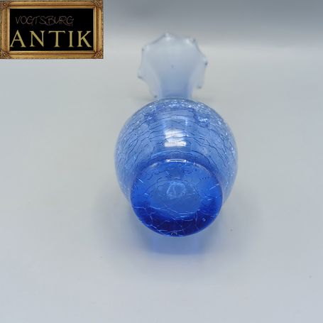 Blaue Glasvase, wohl aus den 70ger Jahren. Vasenbauch mit schönem Krakelee. 