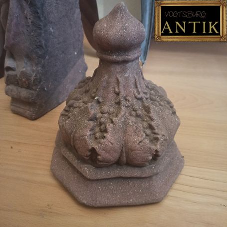 Antik Madonna und Konsole aus Stein 