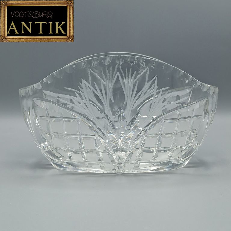 Eine mit Blumenmustern verzierte Bonbonschale, Glas, UdSSR, 1970-1990