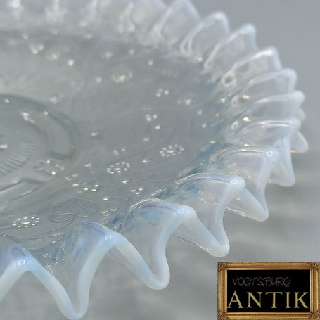 Antiker Opalglas Teller, Platte 1915, weiß, transparent antike Pressglas von Fenne Glashütte
