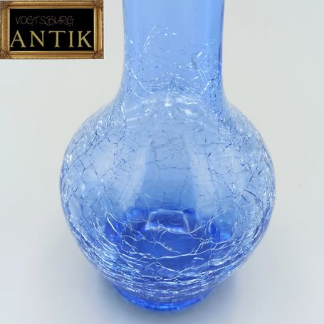 Blaue Glasvase, wohl aus den 70ger Jahren. Vasenbauch mit schönem Krakelee. 