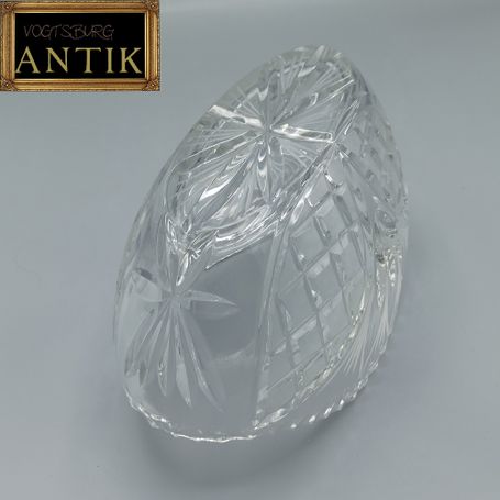 Eine mit Blumenmustern verzierte Bonbonschale, Glas, UdSSR, 1970-1990