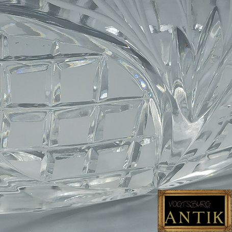 Eine mit Blumenmustern verzierte Bonbonschale, Glas, UdSSR, 1970-1990