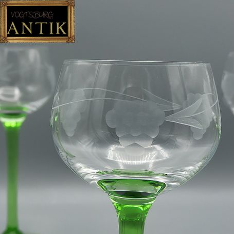 6 Weingläser Römer Jugendstil Uranglas um  1900 , farblose geschliffen Kuppa auf grünem Steil und Fuß aus Uranglas.
