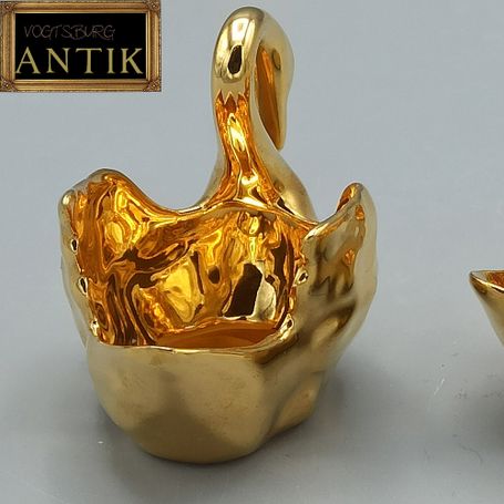 Ein Paar Vintage Gold Porzellan Schwäne Salz und Pfeffer aus  Limoges France.
