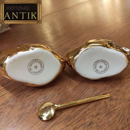 Zwei Schwan Gewürzschalen, Salieren Salz-Pfefferschale und ein Porzellan Löffel von Limoges Frankreich