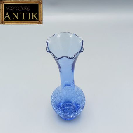 Blaue Glasvase, wohl aus den 70ger Jahren. Vasenbauch mit schönem Krakelee. 