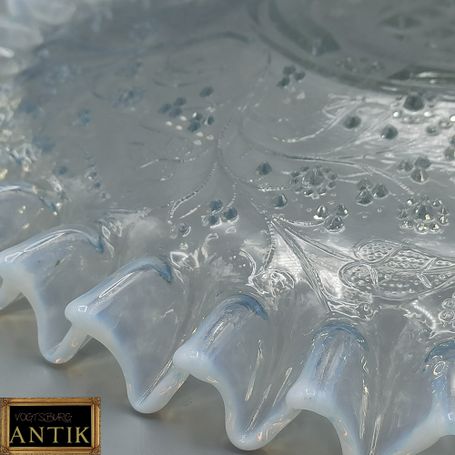Antiker Opalglas Teller, Platte 1915, weiß, transparent antike Pressglas von Fenne Glashütte